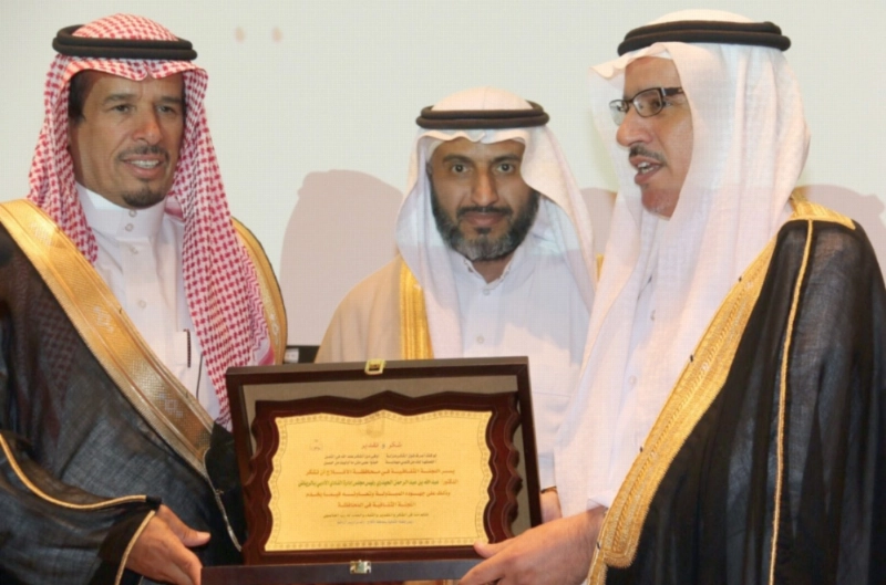 عبدالله الحيدري يكرم اللجنة (مكة)