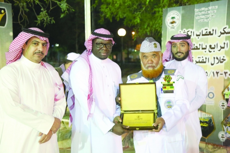 سعد الفرج يكرم مازن سامبو (مكة)