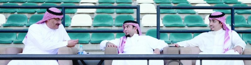 الزويهري يتوسط عبدالله بترجي وطارق كيال (إعلامي الأهلي)