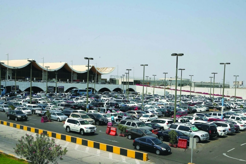 مواقف مطار الملك عبدالعزيز في جدة (مكة)