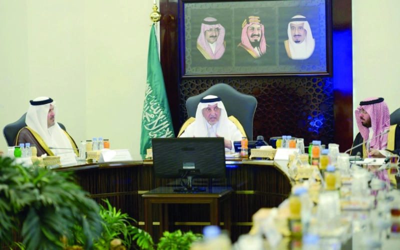 خالد الفيصل خلال إطلاقه أمس مشروع كيف نكون قدوة (مكة)