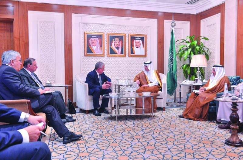 الجبير مستقبلا المبعوث الروسي بالرياض أمس (واس)