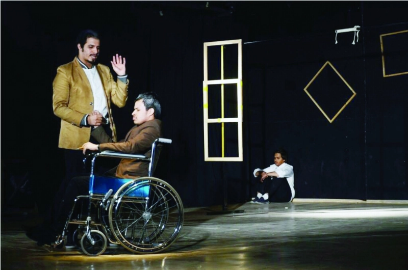 مشهد من المسرحية (مكة)