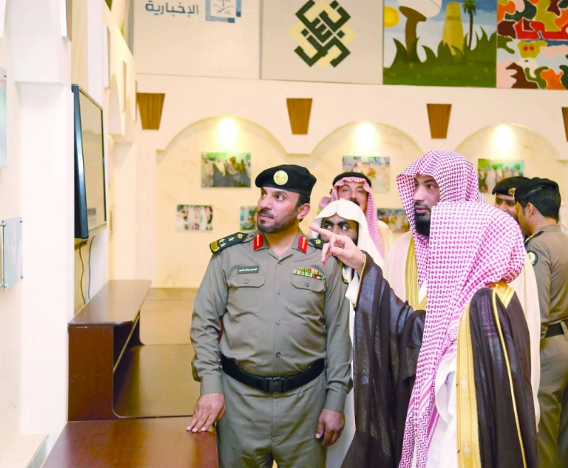 المشاركون في الدورة يطلعون على برامج السجن (مكة)