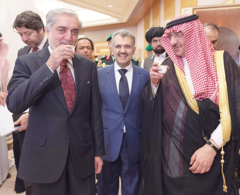 الأمير محمد بن نايف لدى استقباله عبدالله عبدالله في الرياض أمس الأول (واس)