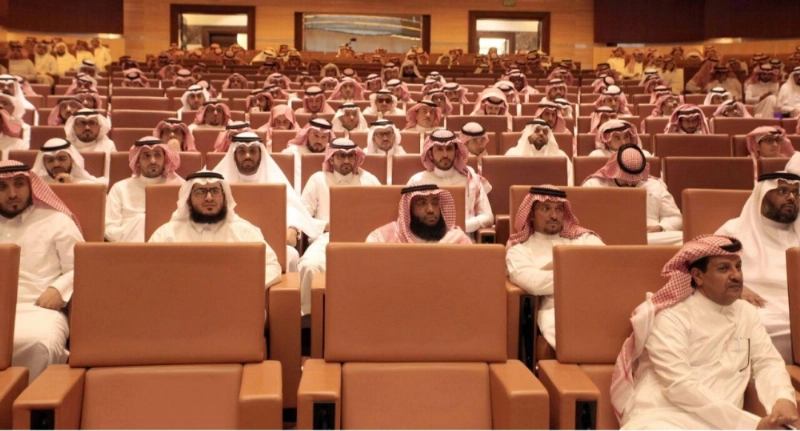 الشريف: المؤسسات التعليمية شريك أساسي في الوقاية من المخدرات وهي المكان الأمثل لبناء المواطن الصالح (واس) 18-01-1438 هـ