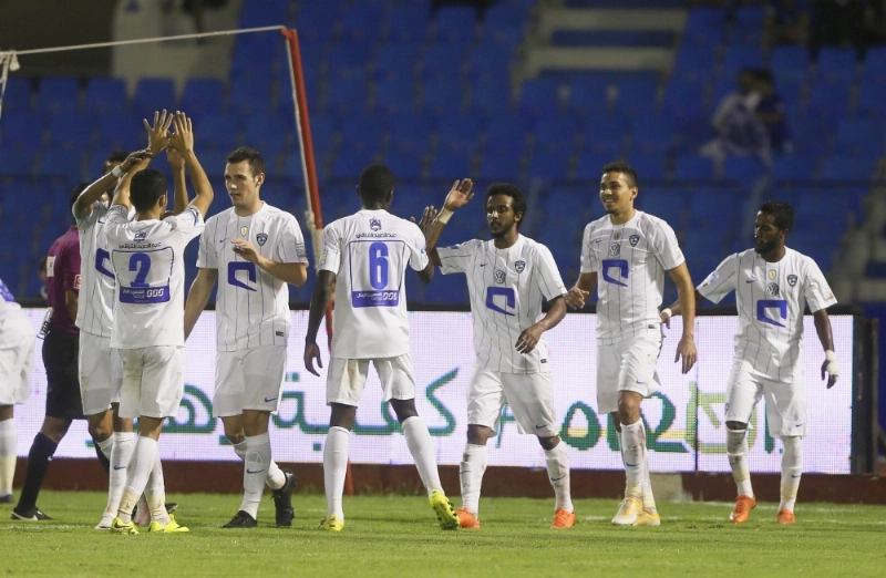 فرحة لاعبي الهلال بالفوز على الخليج (إ ب أ)