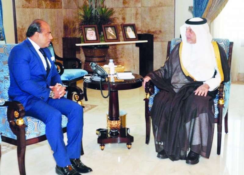 خالد الفيصل مستقبلا زياد عطاالله (مكة)