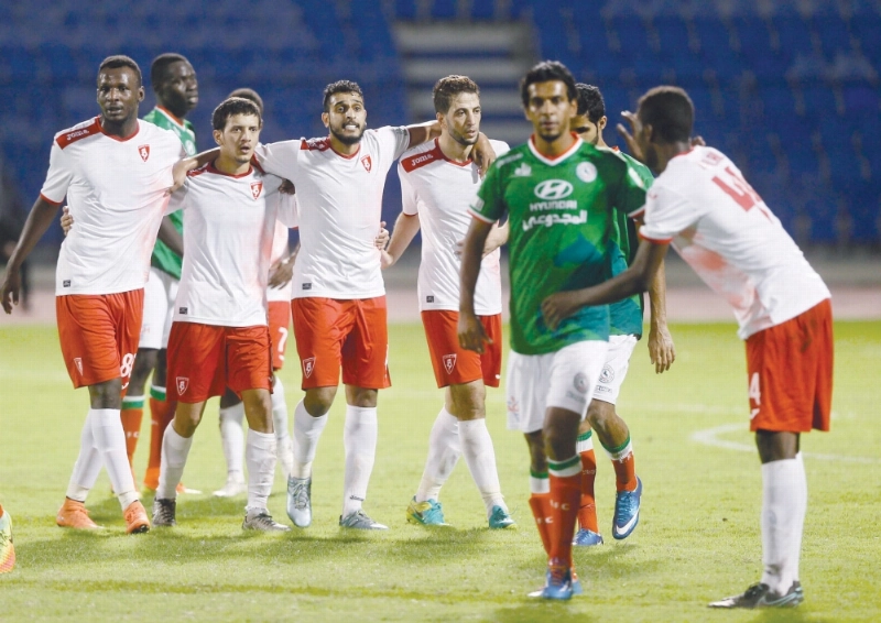 فرحة لاعبي الوحدة بالفوز على الاتفاق (إ ب أ)