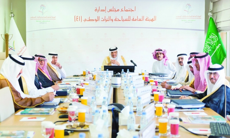 سلطان بن سلمان لدى ترؤسه اجتماع مجلس الهيئة (مكة)