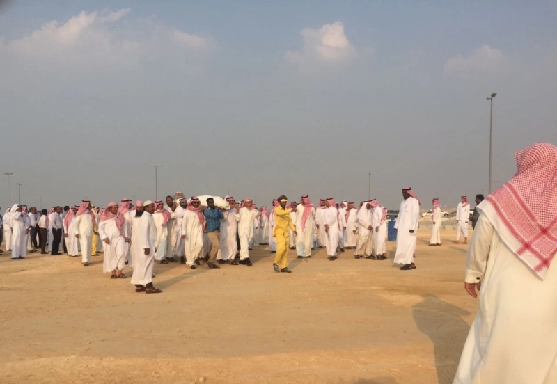 العميري محمولا على الأعناق إلى المقبرة (مكة)