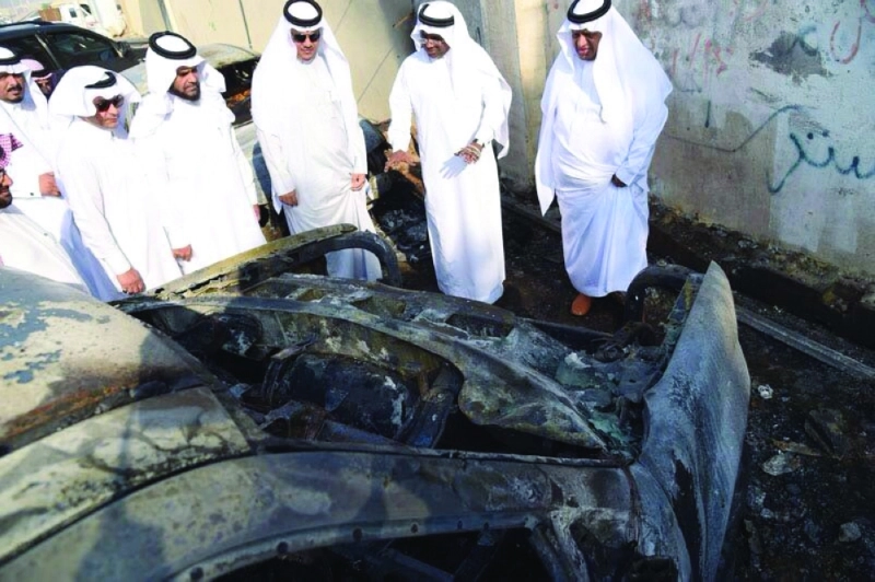 عبدالله الثقفي خلال وقوفه على حادثة الحريق (مكة)