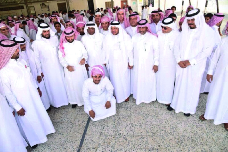 عبدالله الثقفي لدى زيارته المدرسة (مكة)