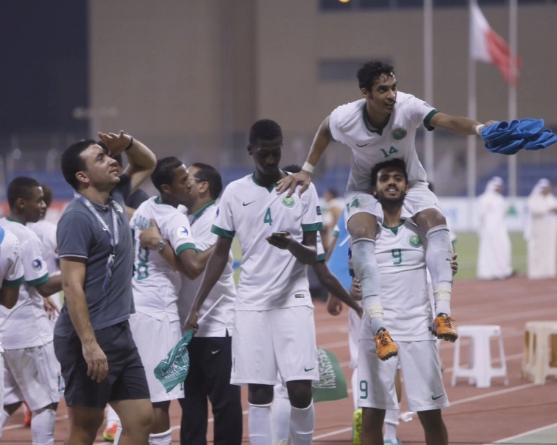 فرحة لاعبي الاخضر الشاب بالتأهل للنهائي الاسيوي (مكة)