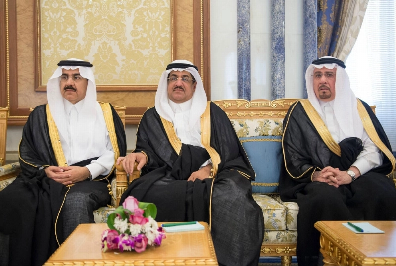 مساعد العيبان وعصام بن سعيد ونزار مدني خلال اللقاء