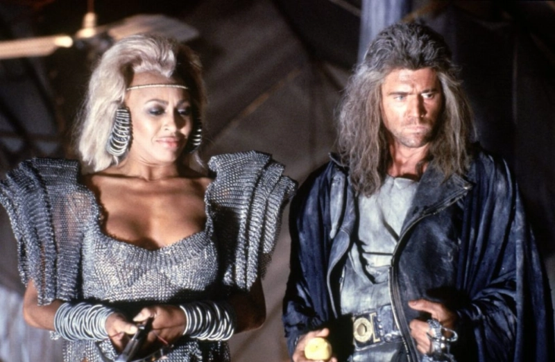 - ميل جيبسون في فيلم ماد ماكس: ما وراد ثاندردوم