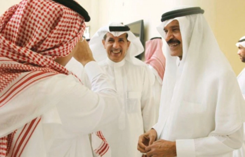 خالد المالك وفهد آل عقران يتلقيان التهاني أمس (مكة)