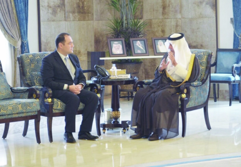 خالد الفيصل لدى استقباله جورج جانجغافا (واس)
