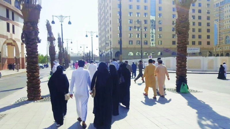 الطريق المؤدي إلى المسجد النبوي بدون صناديق نفايات (محمد عبداللطيف)