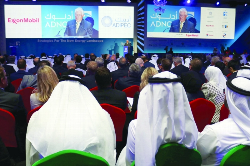 مؤتمر «أديبيك» النفطي في أبوظبي أمس (أ ف ب)