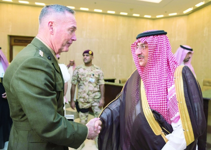 ولي العهد مستقبلا جوزيف دانفورد في مكتبه بديوان وزارة الداخلية (واس)