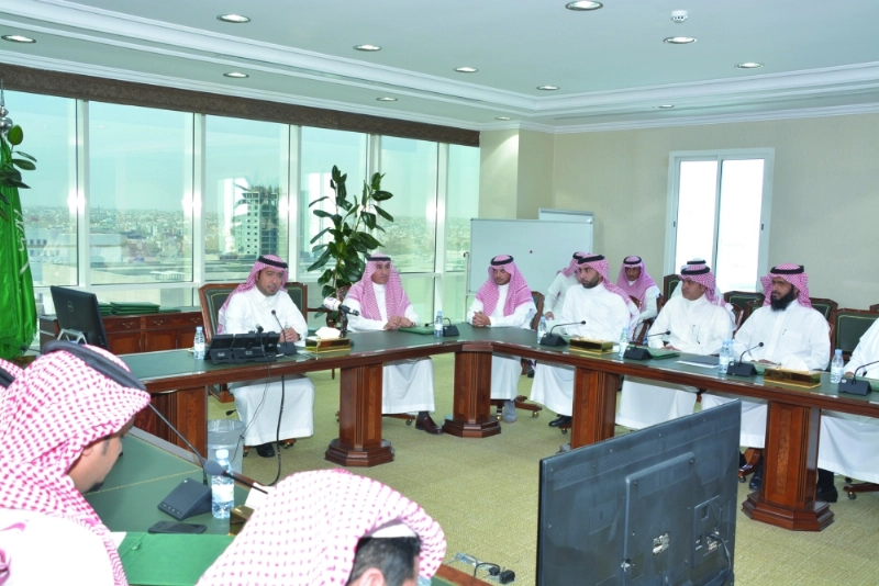 الحقيل متحدثا في المؤتمر الصحفي أمس (مكة)