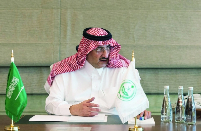 الأمير محمد بن نايف خلال اطلاعه على إجراءات وكالة شؤون الأفواج (واس)