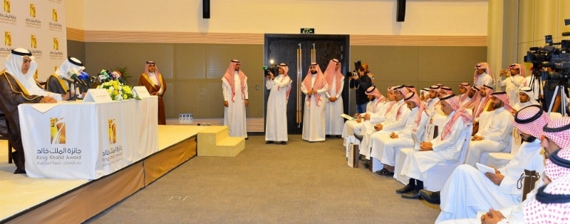 فيصل بن خالد خلال المؤتمر الصحفي (مكة)