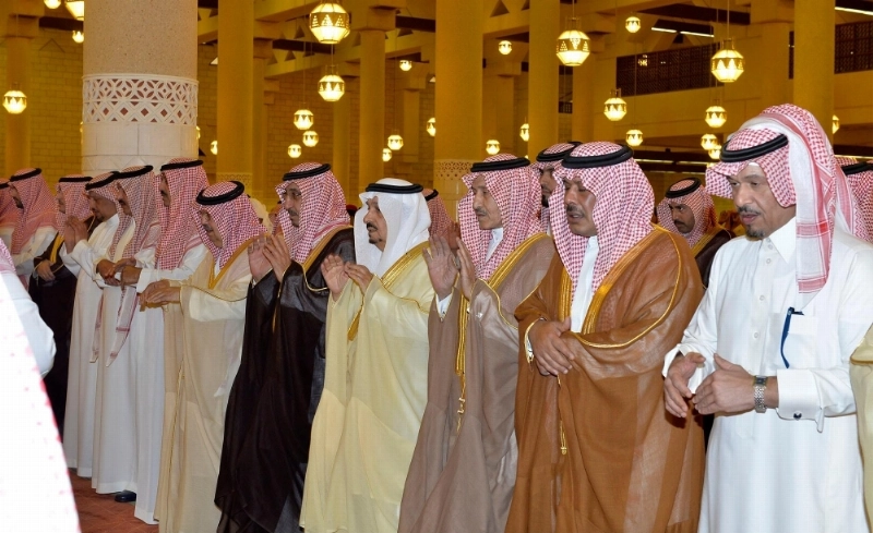 فيصل بن بندر يتقدم المصلين اليوم (واس)