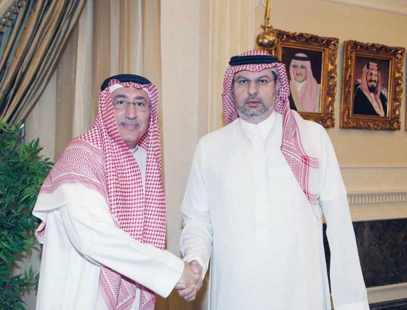 عبدالله بن مساعد خلال استقباله حاتم باعشن (مكة)