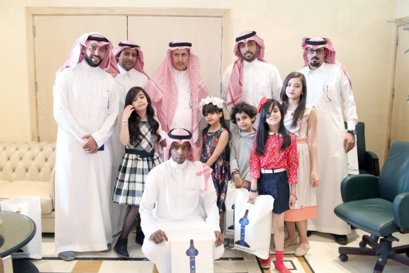فريق مسرح الطفل مع أحمد الصمعاني (مكة)