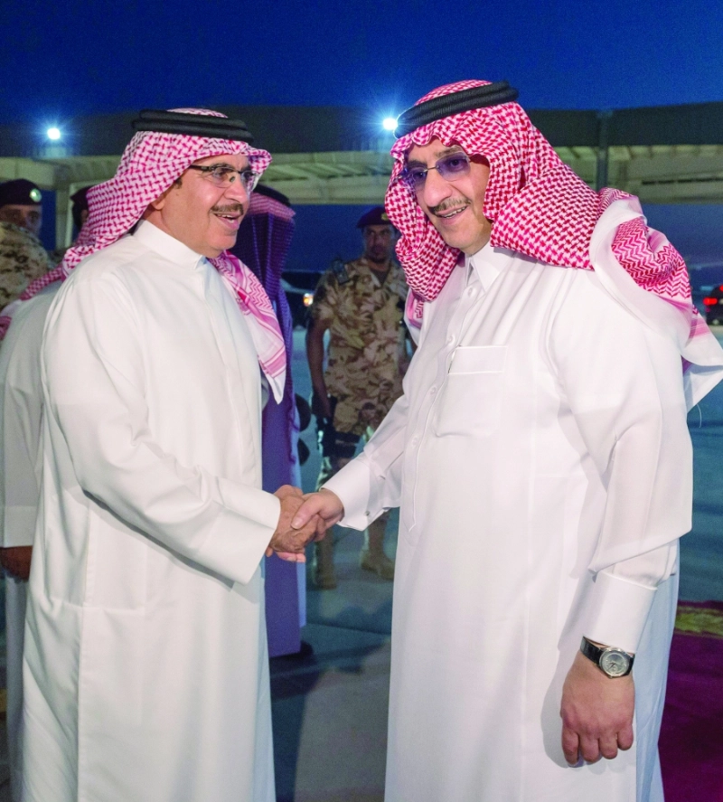 الأمير محمد بن نايف لدى مغادرته مقر التمرين