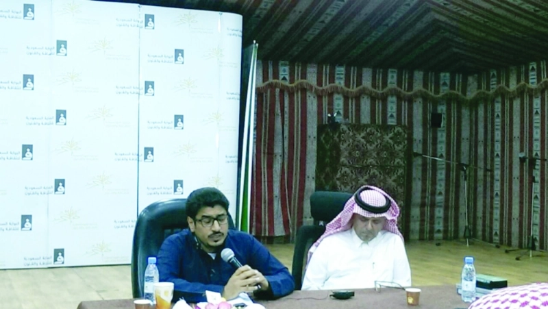 عبدالرحمن مرشود متحدثا أثناء المحاضرة (مكة)