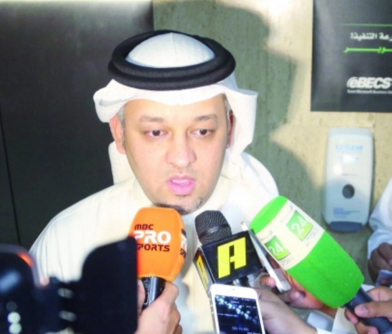 عادل عزت
