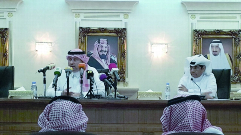 عبدالله بن مساعد متحدثا في المؤتمر الصحفي أمس (مكة)