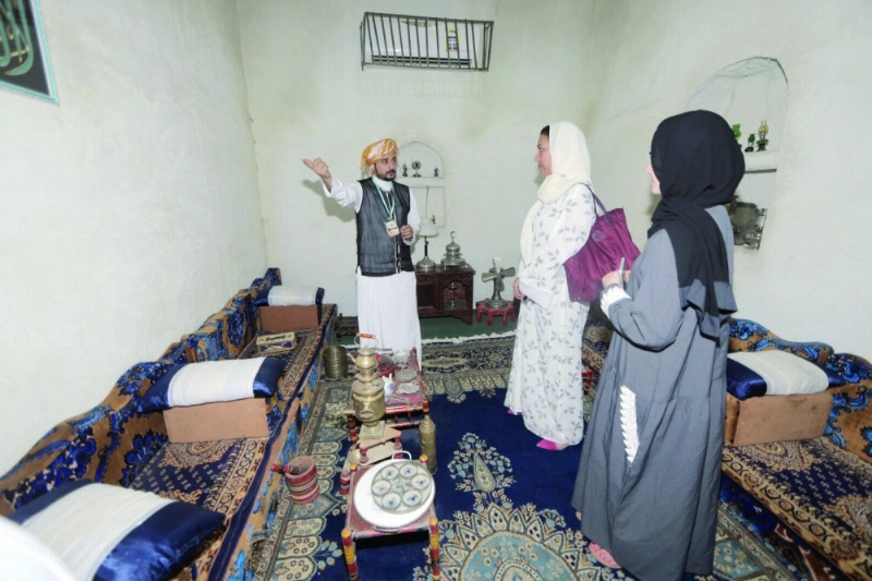 سانجاكو تتعرف على مقتنيات البيت المكي (مكة)