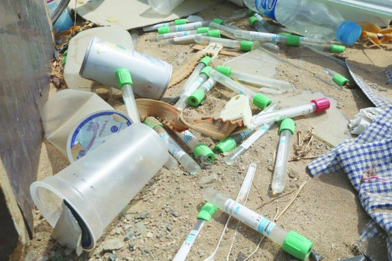 نفايات طبية جرى التخلص منها بطريقة غير صحية (مكة)