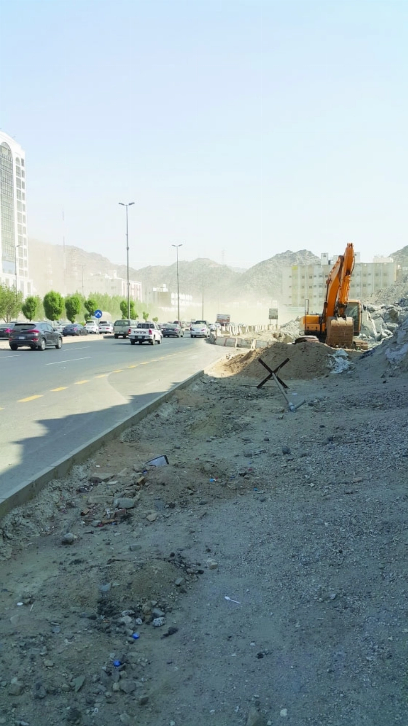 غبار صادر من أعمال الإنشاءات يربك الحركة المرورية (مكة)