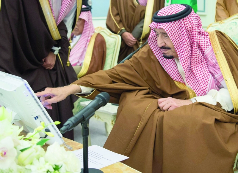 الملك سلمان مدشنا مشاريع الإسكان