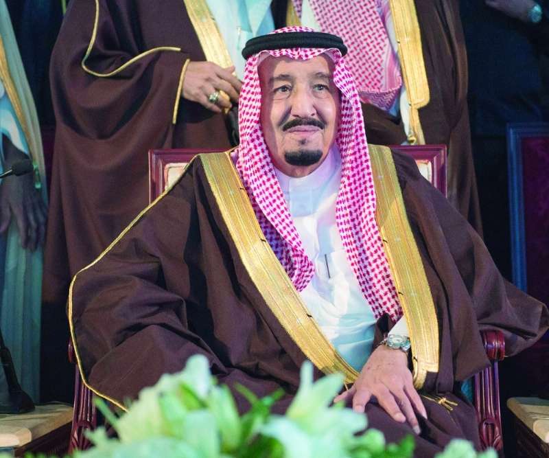 .. ويتابع فقرات الحفل