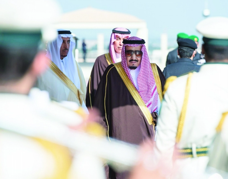 الملك سلمان أثناء السلام الملكي