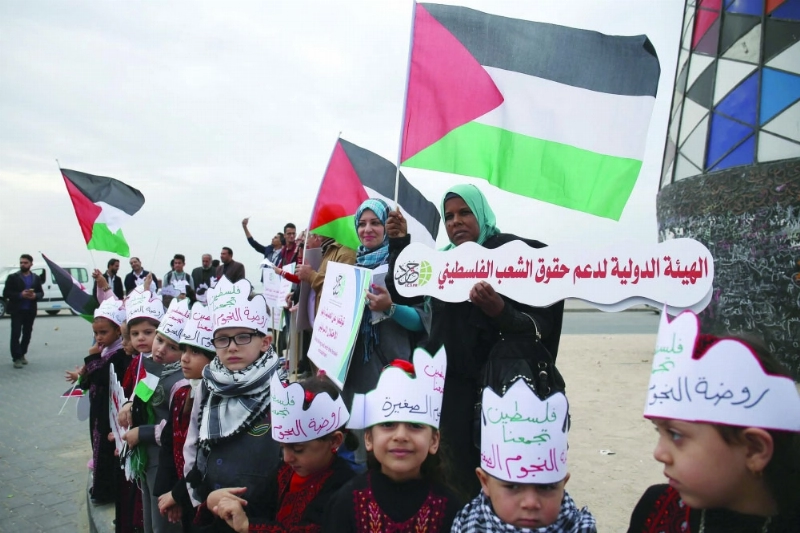 احتفالات باليوم العالمي للتضامن مع الشعب الفلسطيني بغزة (أ ف ب)