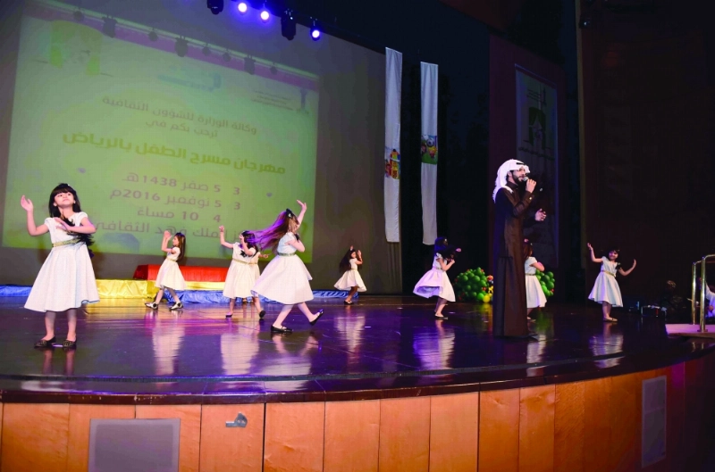 مشهد من مسرحية ضمن مهرجان الطفل السابق بالرياض (واس)
