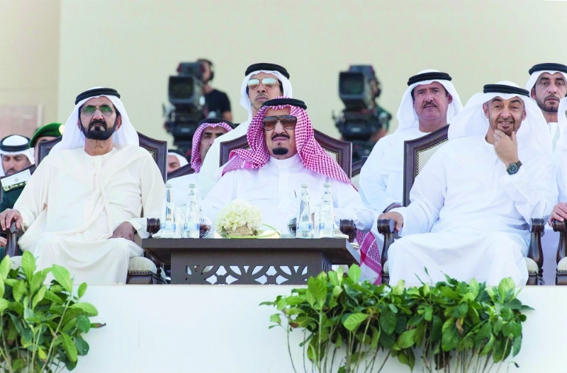 الملك سلمان والشيخ محمد بن راشد والشيخ محمد بن زايد خلال الحفل