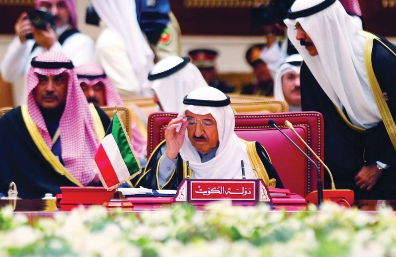 أمير الكويت في المنامة أمس (واس)