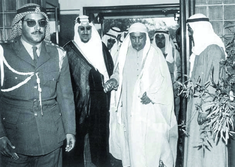 الملك سعود مع الشيخ عبدالله السالم خلال زيارته الكويت