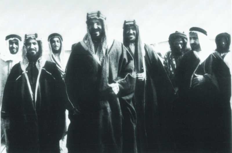 الملك عبدالعزيز مع حاكم الكويت الشيخ أحمد الصباح خلال زيارته الكويت
