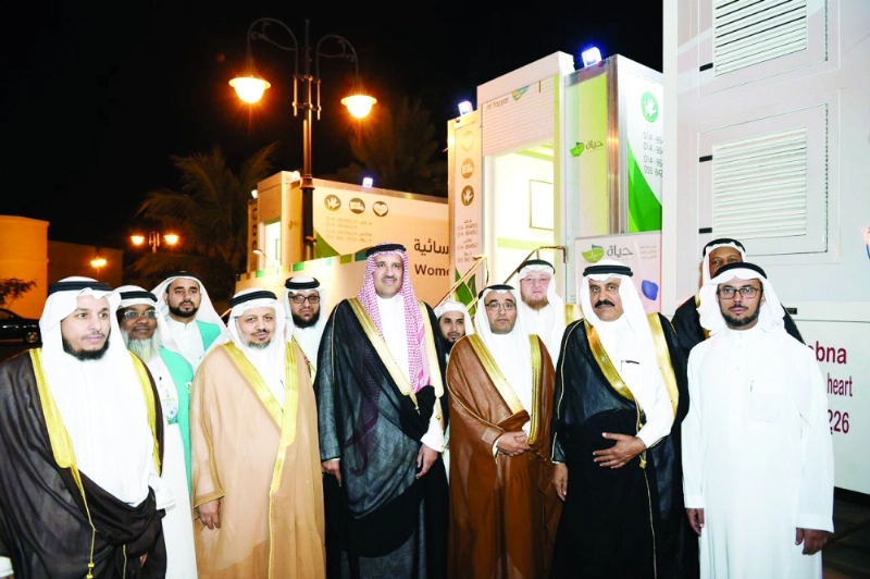 فيصل بن سلمان وناصر الطيار خلال تدشين القافلتين (مكة)
