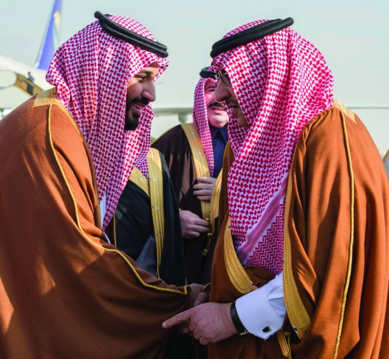 ولي العهد وولي ولي العهد في مقدمة المستقبلين