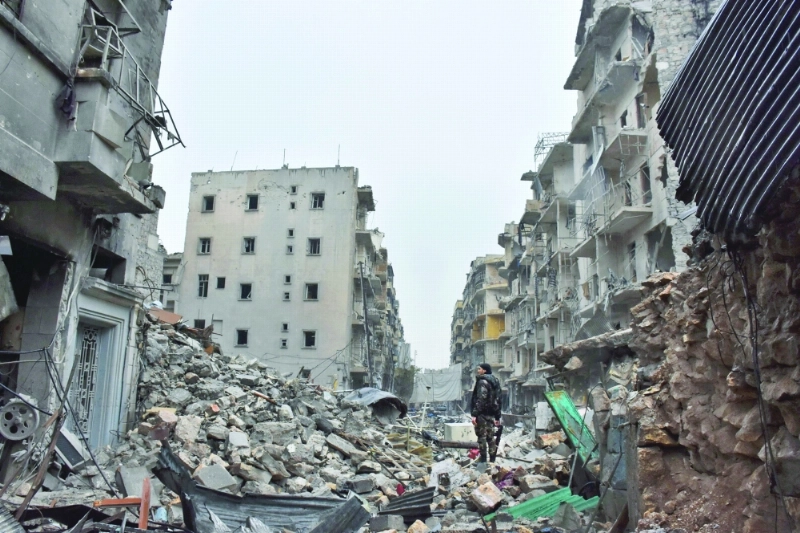 مبان وشوارع في شرق حلب تحولت إلى أطلال جراء جرائم نظام الأسد (أ ف ب)